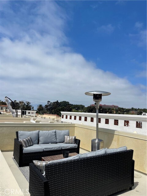 Building Photo - 3326 Doheny Way