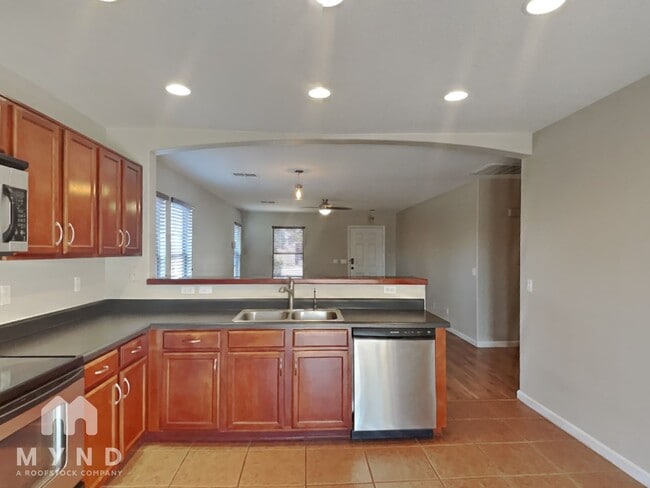 Foto del edificio - 669 W Silver Reef Ct