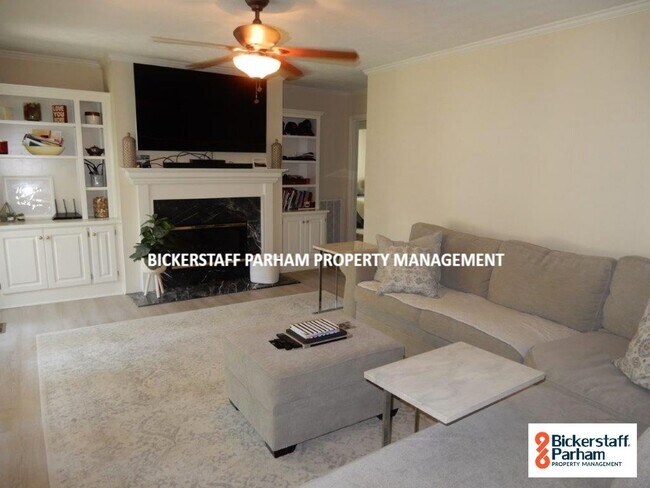 Building Photo - Modern Amenities. Urban Location. Sophisti...