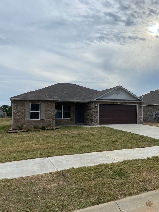 Building Photo - *Pre-Leasing* | NEW - Three Bedroom | Two ...