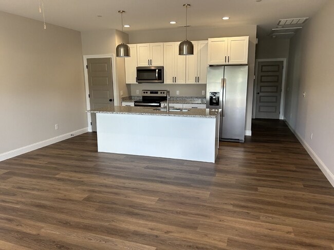 Foto del edificio - 1 BEDROOM 1 BATH APARTMENT WITH GARAGE FOR RENT AT CYPRESS RIDGE