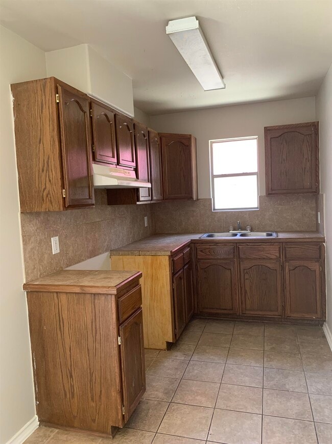 Building Photo - 2615 Bandera Dr