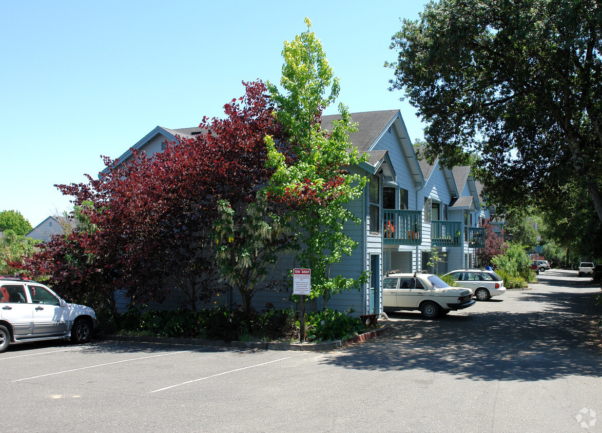 Primary Photo - Burbank Heights Apartments