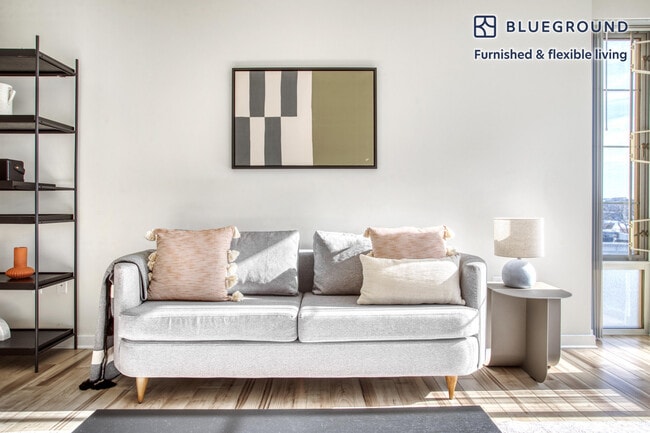 Foto del edificio - 360 H St NE