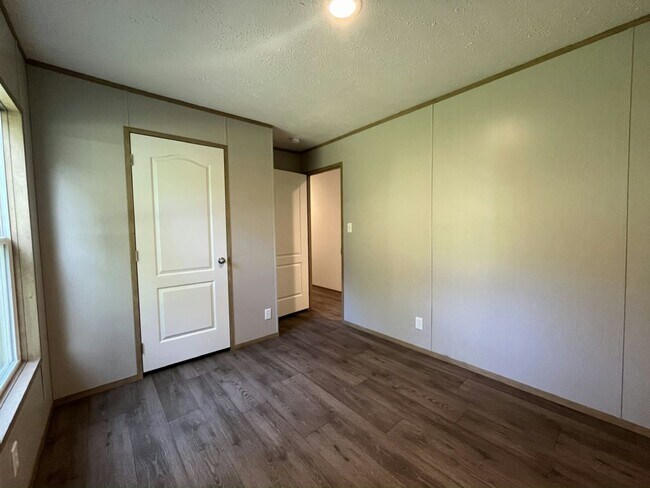 Building Photo - 26 Pathway Ct