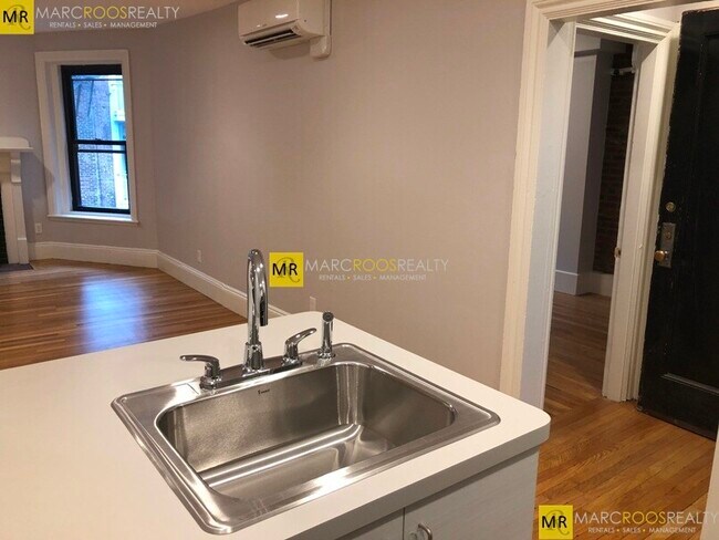 Foto del edificio - 252 Newbury St