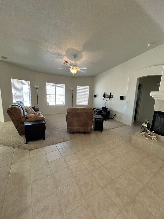 Foto del edificio - Lakeview Home!