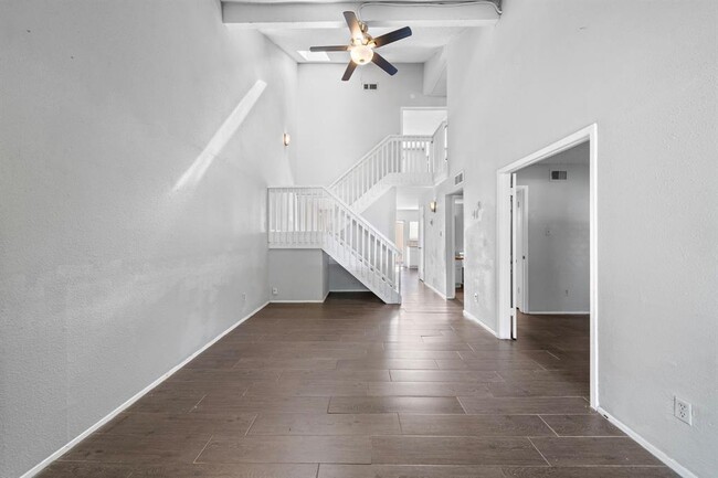Building Photo - 2383 Crescent Park Dr