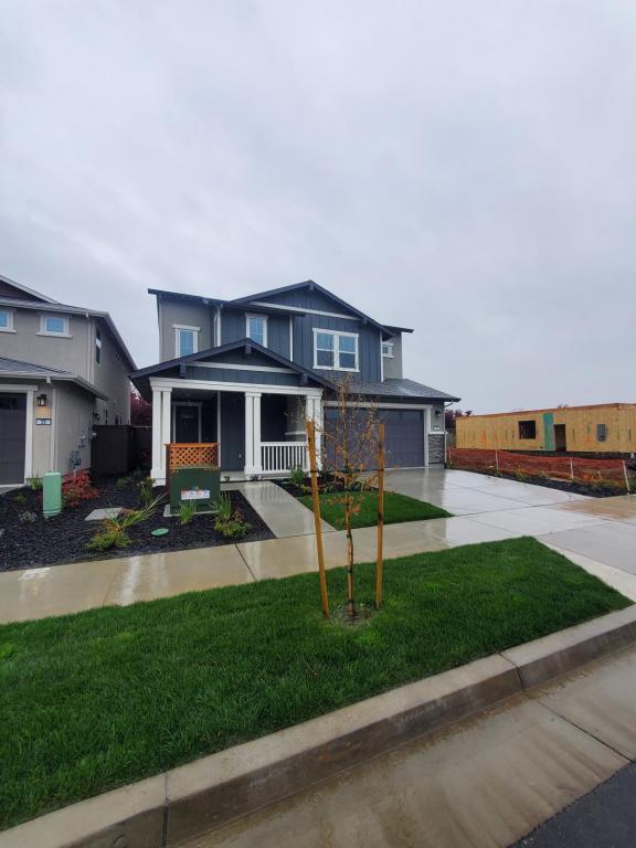 Primary Photo - Comfort and Convenient Living In The Cove.