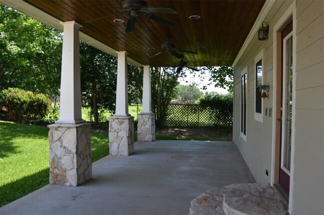 Building Photo - 1410 Field Store Rd