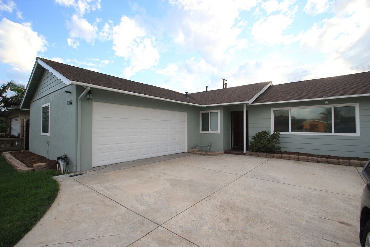 Foto principal - Charming 3-Bedroom Home with Spacious Layo...