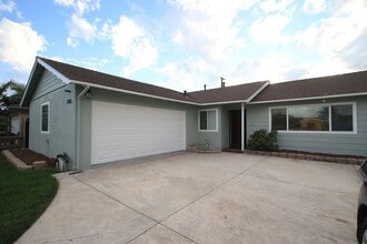 Building Photo - 1765 N 6th Pl