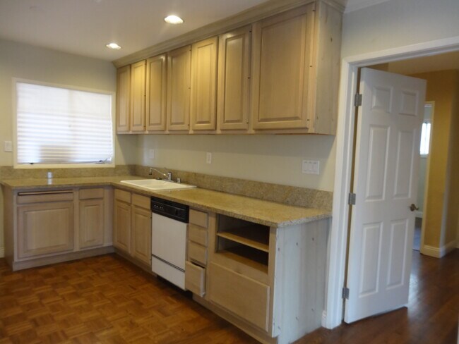 Building Photo - 17565 Bullock St