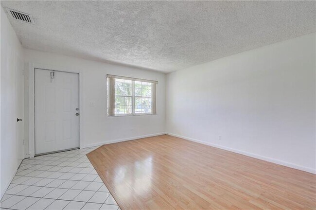 Foto del edificio - 6267 SW 20th St