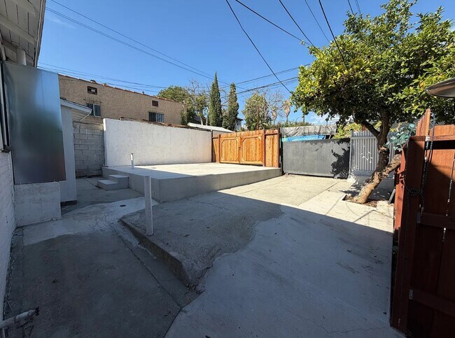 Foto del edificio - 611 Belmont Ave