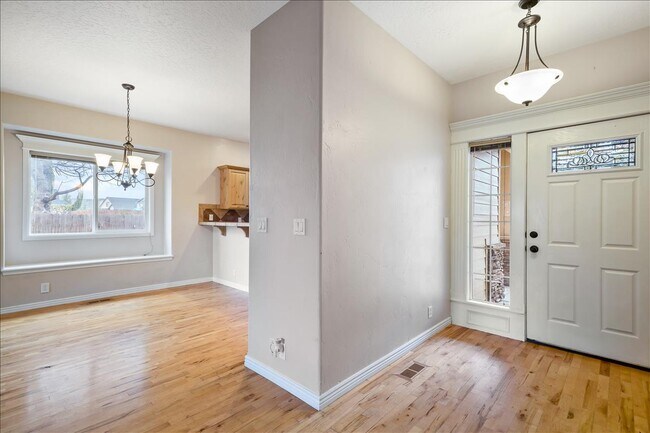 Building Photo - 812 W White Sands Dr