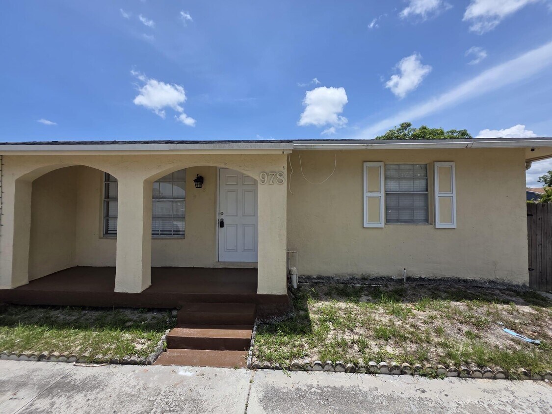 Primary Photo - 978 Sumter Rd W