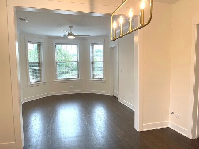 Foto del edificio - 3701 N Oakley Ave