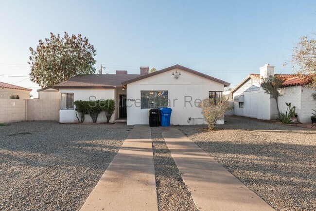 Building Photo - 1706 E Almeria Rd