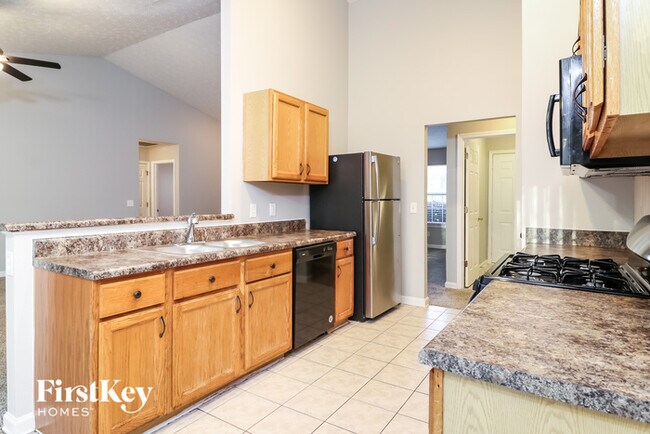 Building Photo - 413 Crested View Dr