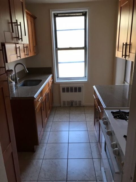 Primary Photo - 6255 Broadway
