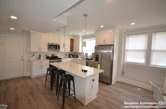 Building Photo - 124 Kenrick St