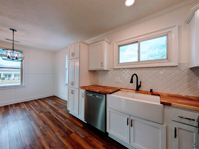 Building Photo - 1108 Washington St