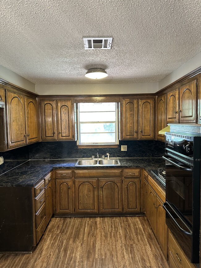 Building Photo - 3505 Hillside Dr