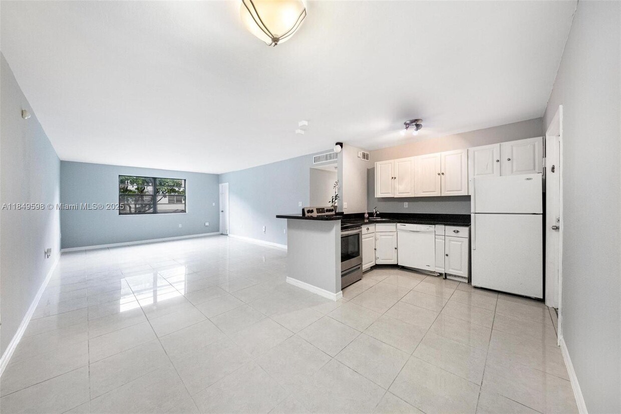 Foto principal - 9020 NE 8th Ave