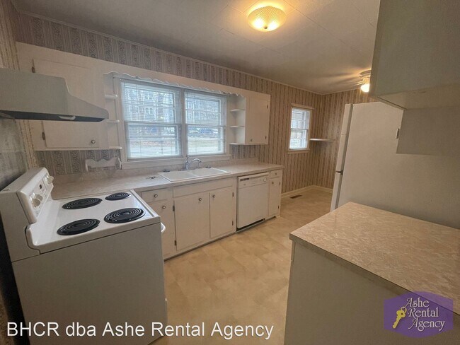 Building Photo - 2 br, 1.5 bath House - 327 Long Street