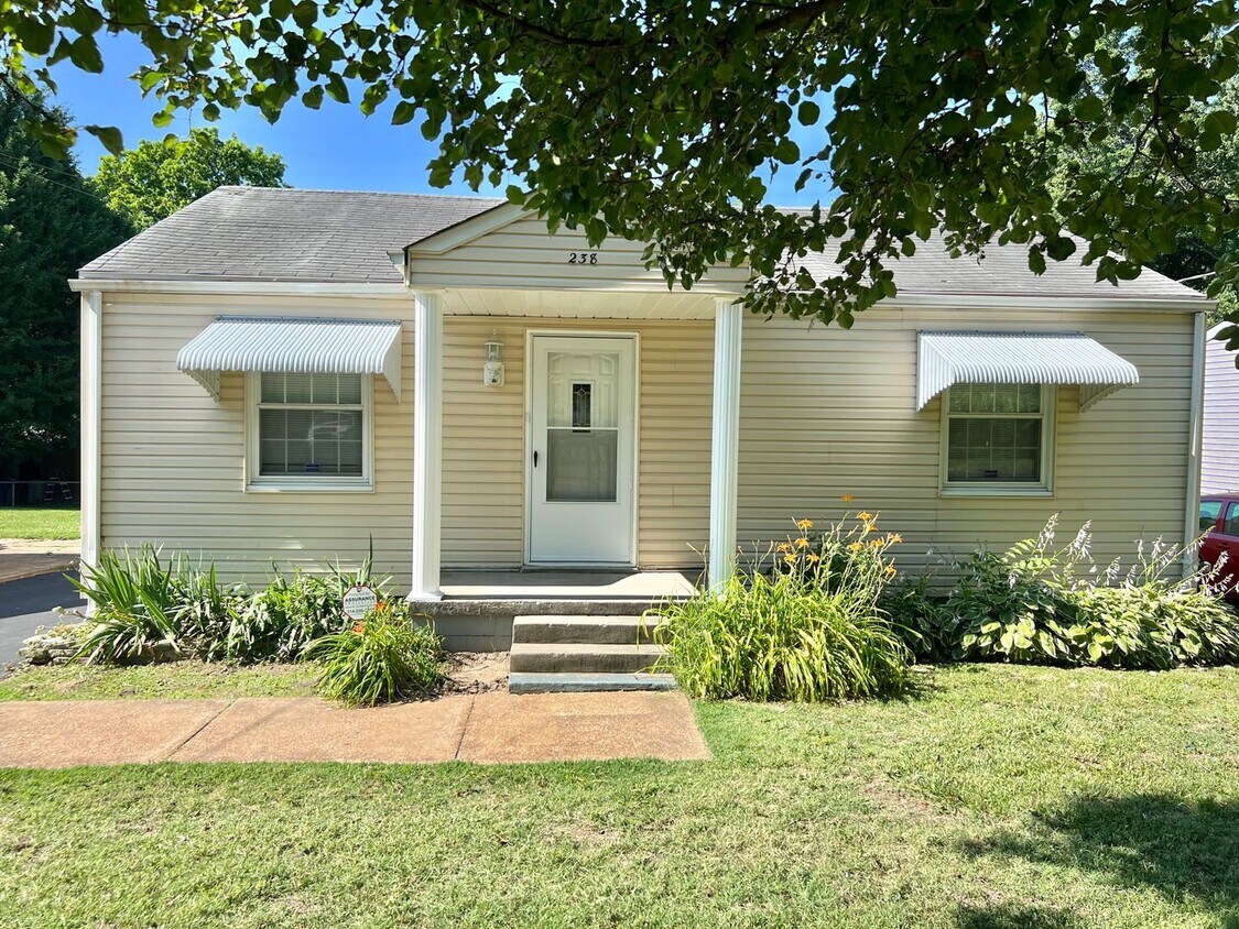 Primary Photo - Beautifully Updated 2+ Bedroom Home with P...