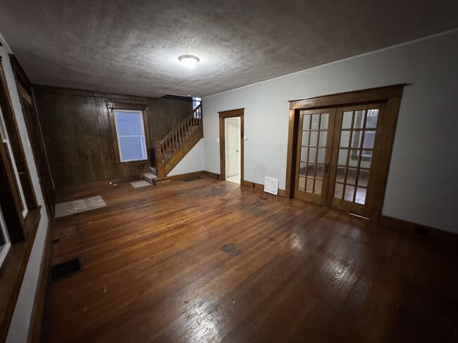 Building Photo - 459 N Main St