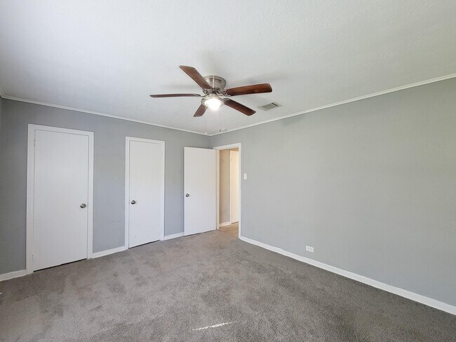 Foto del edificio - 2330 Cedar Dr