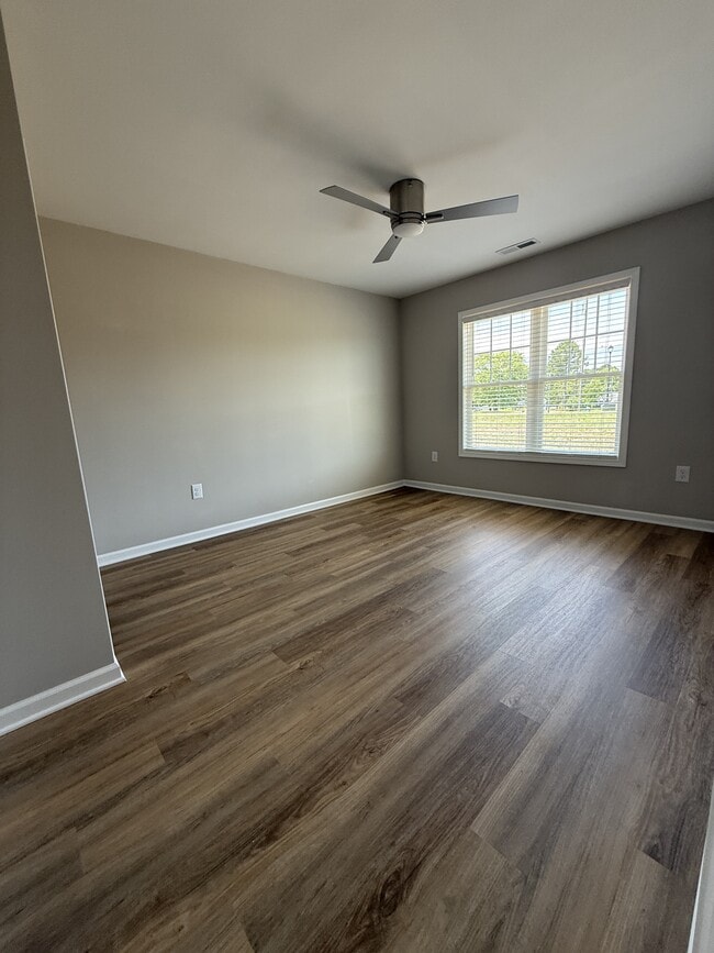 Building Photo - 105 Berkshire Cir