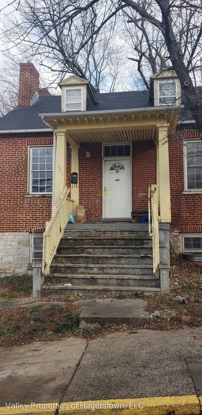 Primary Photo - 309 E Burke St