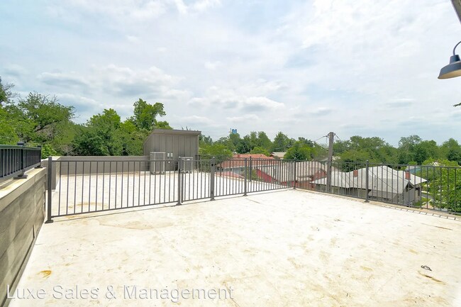 Building Photo - 2 br, 2 bath House - 1138 N. Blackwelder A...