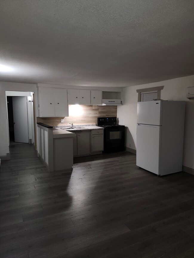 Building Photo - 166 S 1st St