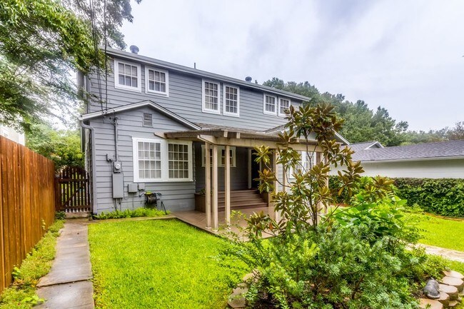 Foto del edificio - 326 Wildrose Ave