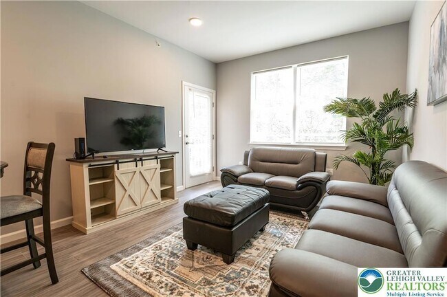 Foto del edificio - 948 N Front St