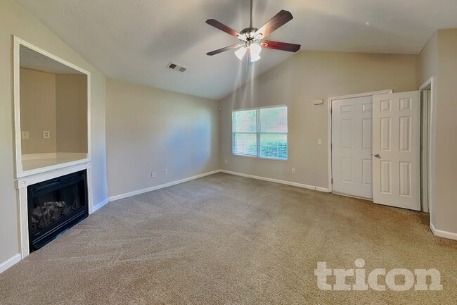 Building Photo - 613 Everlasting Way