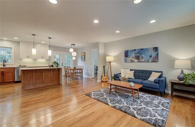 Building Photo - 2043 Arlington Ave NE