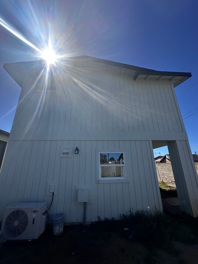 Building Photo - 352 Bonito Avenue