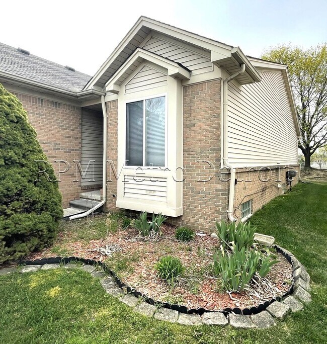Foto del edificio - 4048 Heatherwood Ct