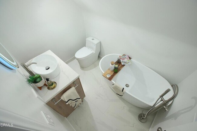 Foto del edificio - 2338 Cascadia Dr