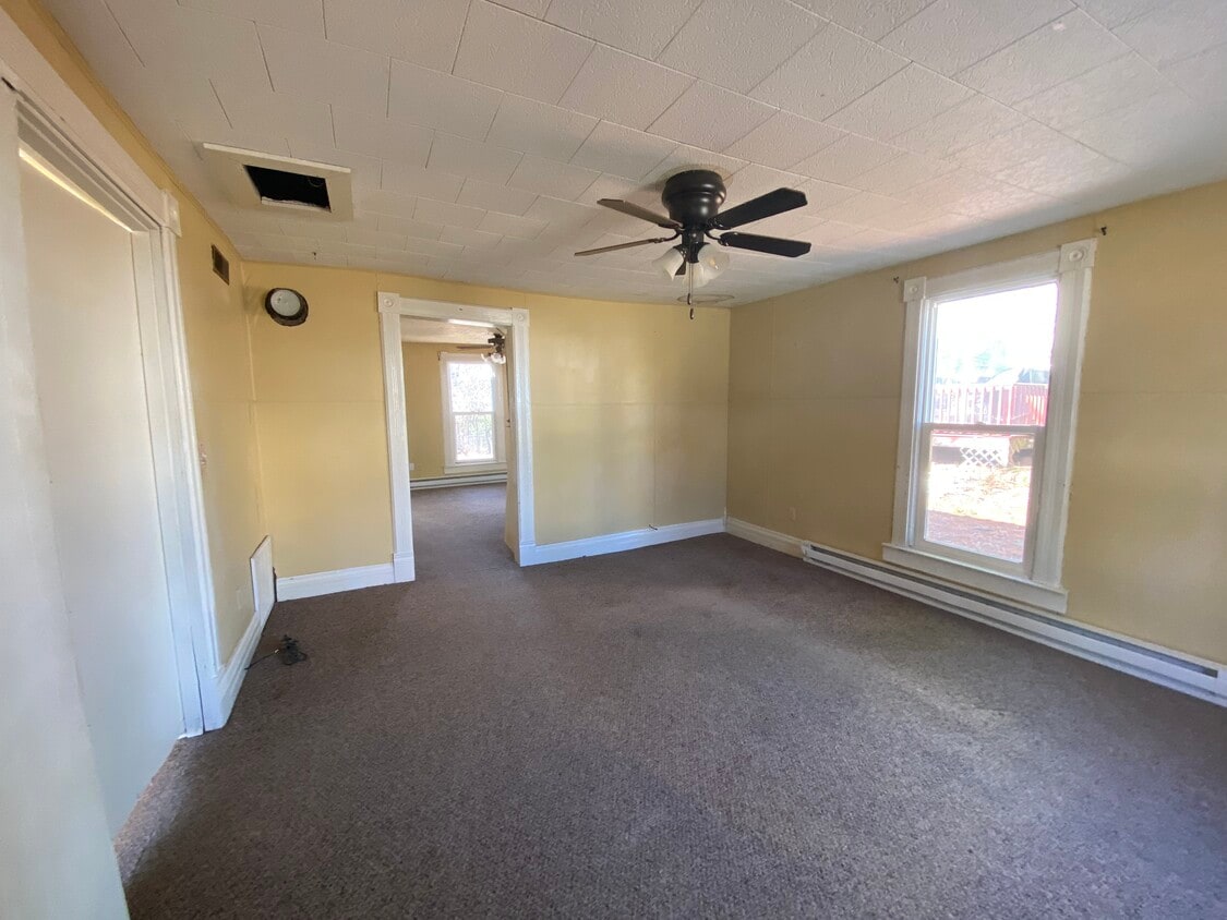 Building Photo - Adams House