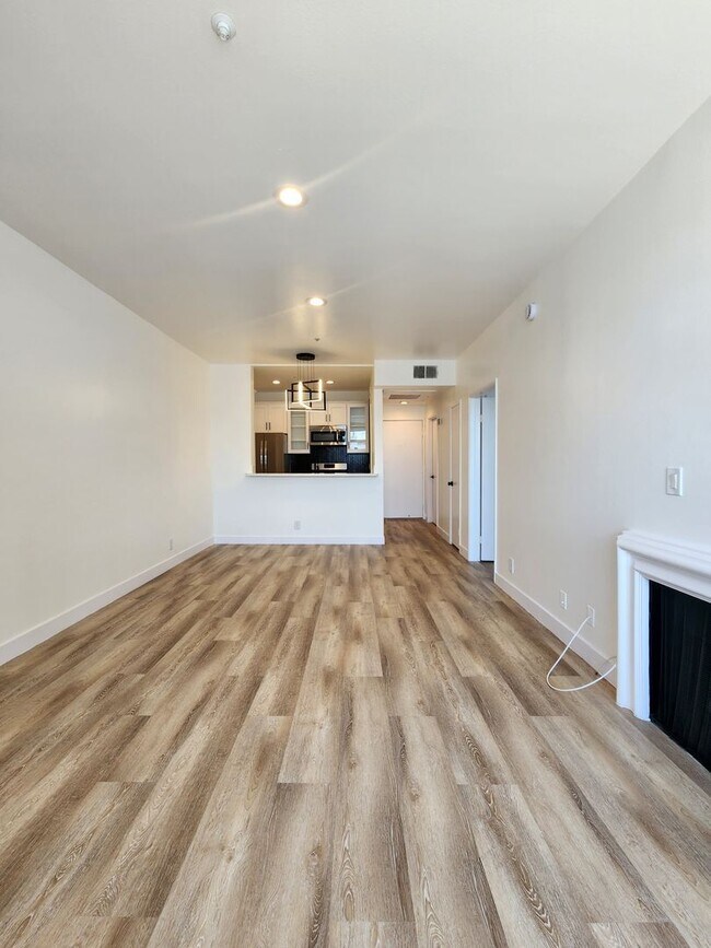 Foto del edificio - 14515 Dickens St