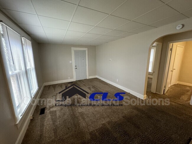 Foto del edificio - 1739 Woodlawn Ave