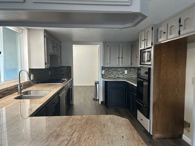 Foto del edificio - 9400 Hemingway Pl