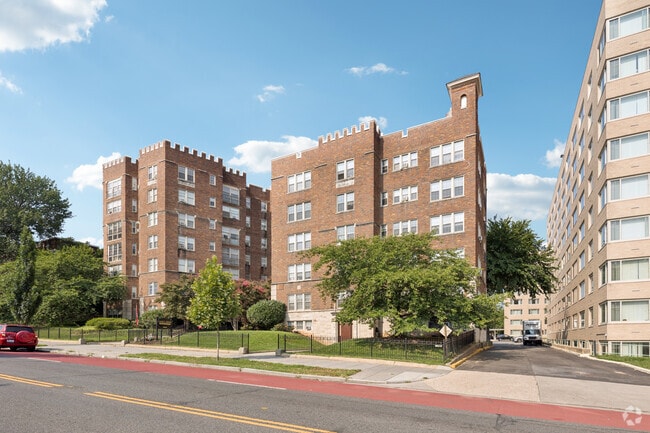 Building Photo - Oaklawn Apartments