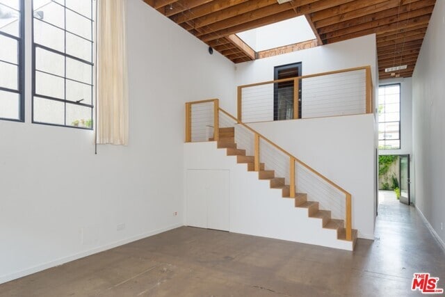 Building Photo - 7001 Melrose Ave
